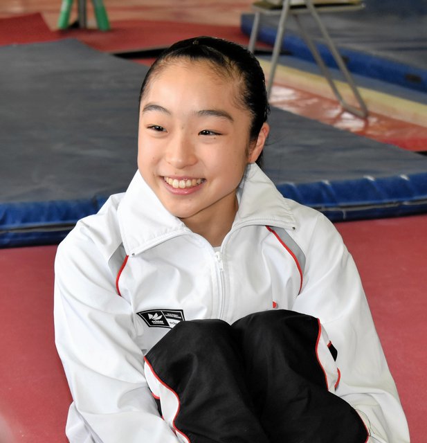 【写真25選】岡村真がかわいい！美脚でお菓子作りが趣味のシンデレラ